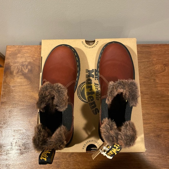Dr. Martens Leonore Fur Lined Chelsea Booties - Picture 3 of 4